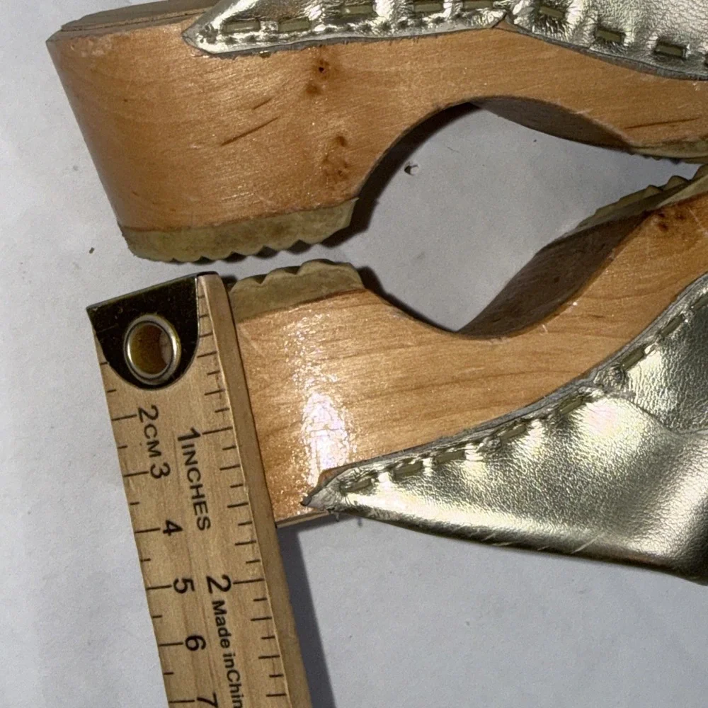 Sven Girls Swedish Made Gold‎ Metallic Leather Heart Wooden Bottom Clogs Size 23